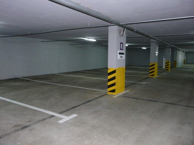Тюменцам предлагают приобрести четырехэтажный паркинг