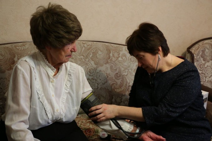 В Тюменской области началась выездная вакцинация ветеранов от COVID-19
