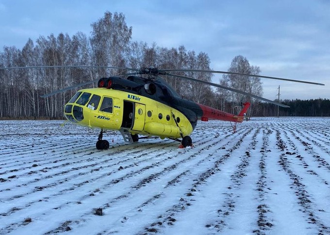 В районе поселка Голышманово вынужденно сел вертолет