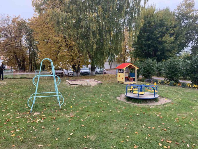 В игровом домике детского сада в Тобольске нашли мертвой 2-летнюю девочку