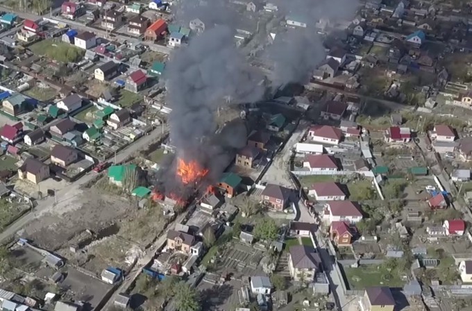 В Тюмени огонь повредил три дачных дома