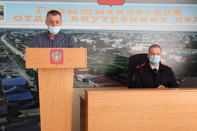 В Голышманово прошла церемония принятия присяги у иностранцев