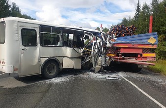 Новость Тюмени: На трассе Тюмень - Ханты-Мансийск в ДТП с КамАЗом пострадали пассажиры автобуса