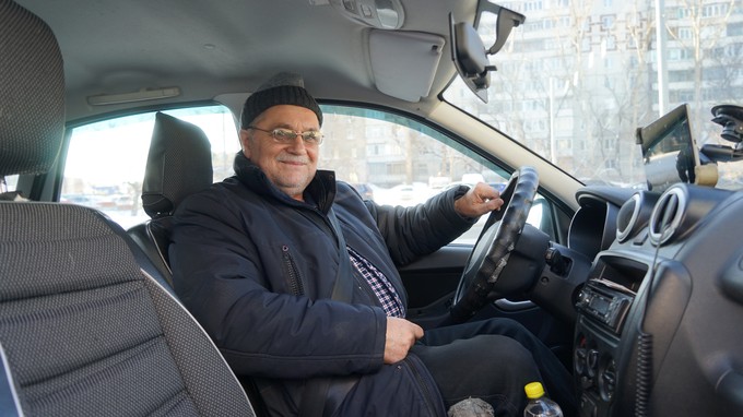 Тюменский таксист записывает байки пассажиров