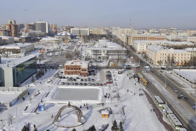 Александр Моор рассказал о реконструкции пешеходной зоны у общежития ТИУ