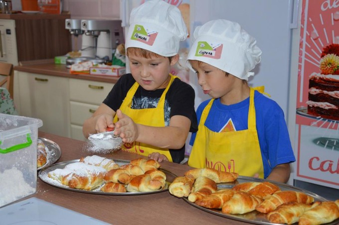 Юных ишимцев научили готовить крымский чак-чак