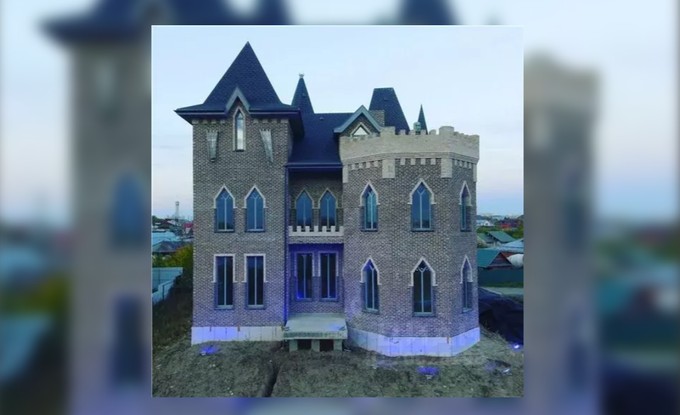 В Тюмени продают четырехэтажный замок за 30 млн рублей