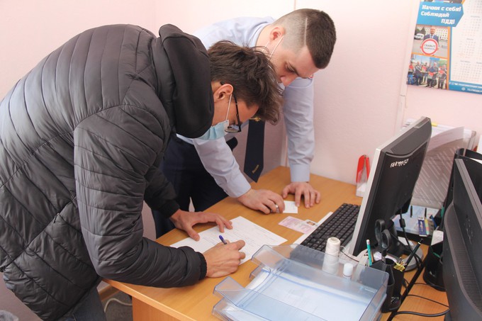 Дрифт на брусчатке у технопарка в Тюмени обернулся для водителя штрафом