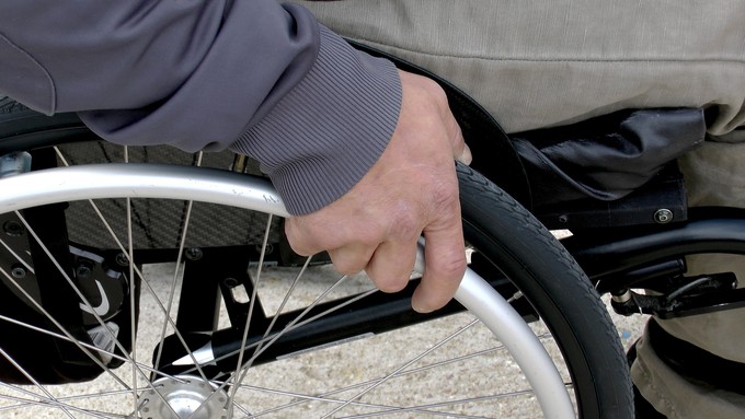 Жителям Тюменской области автоматически продлят инвалидность
