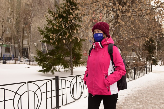 Тюменцам рекомендуют не носить маску вместо шарфа в мороз