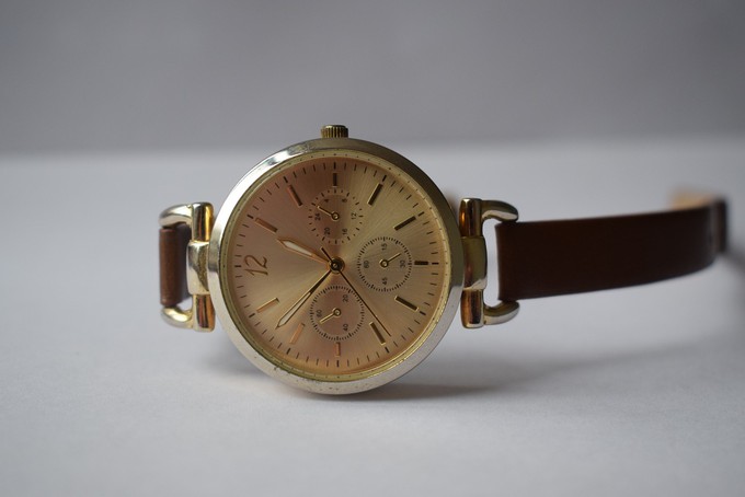 Тюменец украл у знакомого золотые часы за сотни тысяч рублей