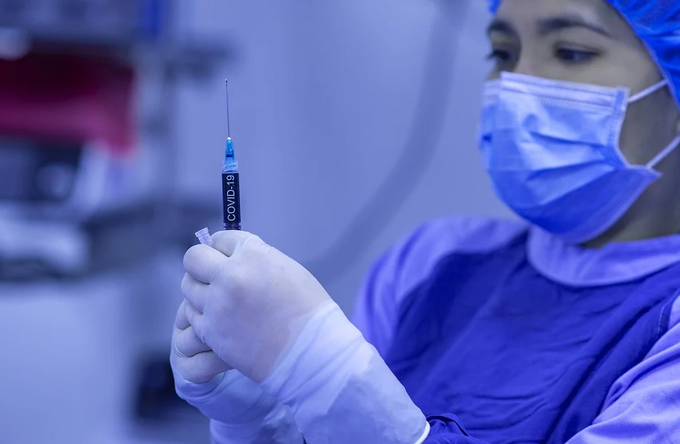 В Тюмени на добровольцах начинают испытывать вакцину от коронавируса