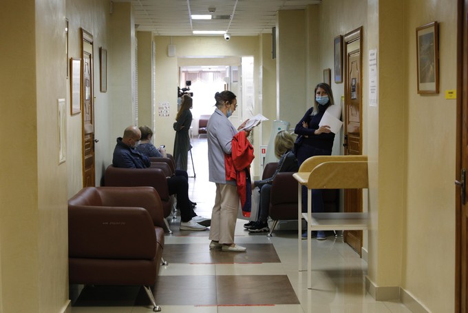 В поликлиниках Тюменской области возобновили масочный режим