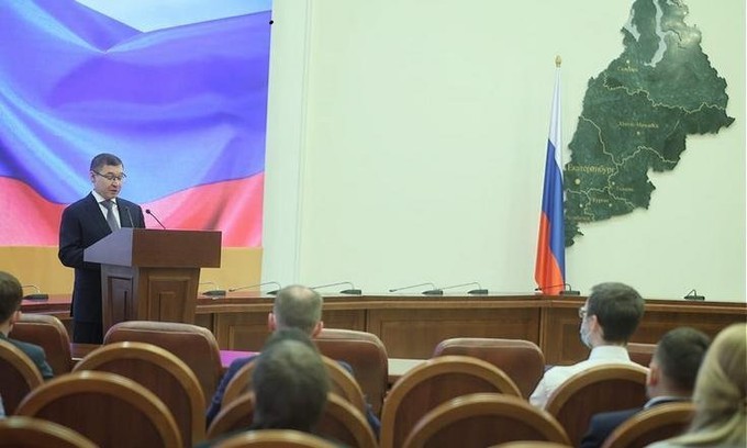 Владимир Якушев вручил президентские гранты молодым ученым