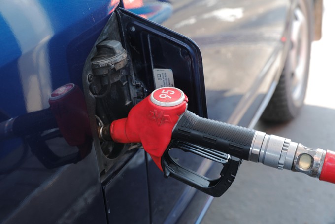 Альтернатива бензину: что выбрать - авто на газу или электромобиль