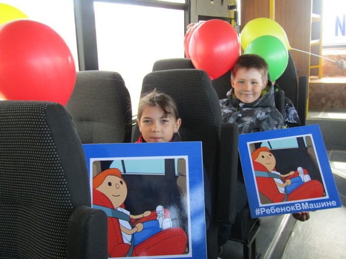 В Уватском районе для детей провели урок безопасности в автобусе