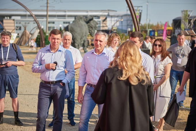 Губернатор Тюменской области посетил площадки форума «УТРО» в Ханты-Мансийске