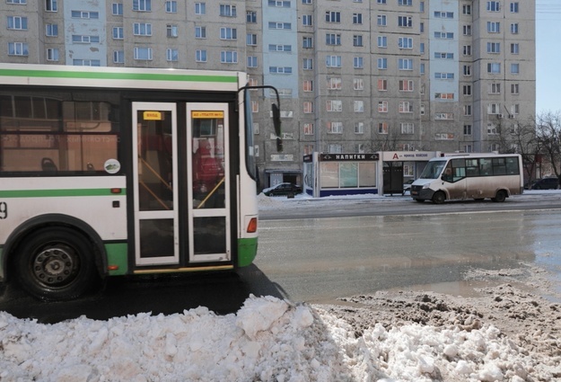 Едем тюмень. Маршрут автобуса 10 Тюмень. 143 Автобус Тюмень. Тюменский транспорт 2006 года. Зеленая маршрутка Тюмень.