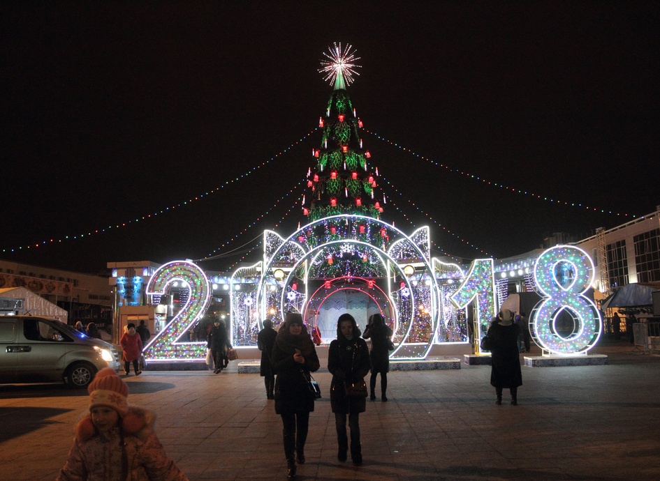 Новогодняя тюмень. Город Тюмень Новогодняя. Новый год в городе Тюмень. Тюмень Новогодняя ночь.