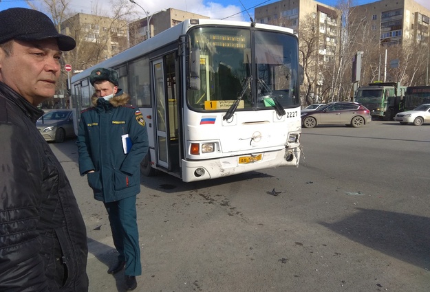 79 маршрутка тюмень. Авария маршрутки в Тюмени. ДТП С автобусом в Тюмени сегодня.