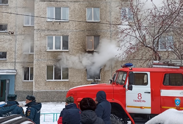 25 ноября тюмень. На улице Воровского пожар. ЧС Тюмень. Пожар Воровского 33. Пожар на Воровского 26 декабря.