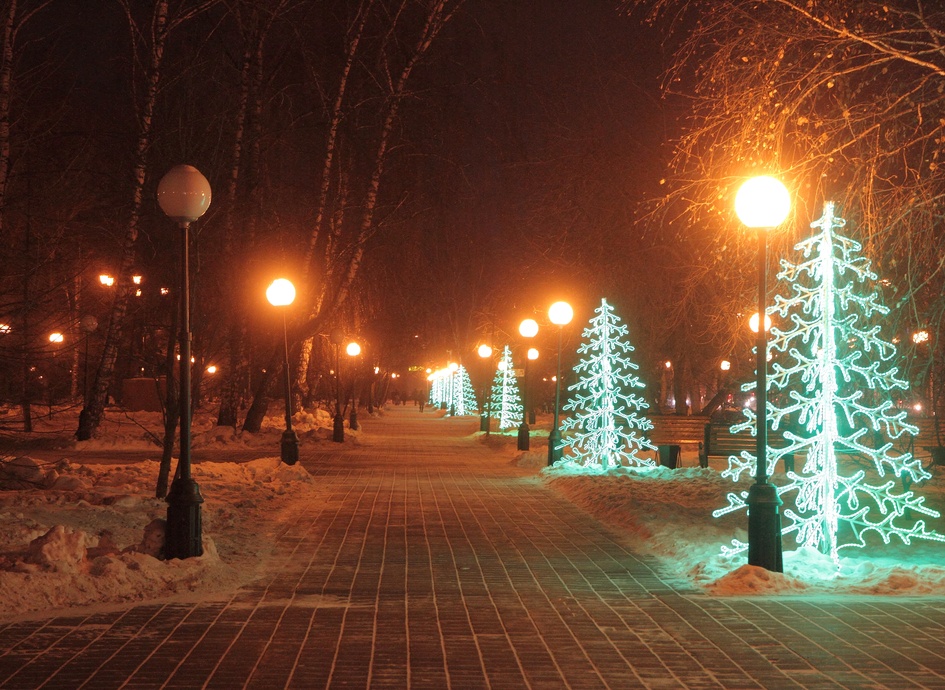 Новогодняя тюмень. Предновогодняя Тюмень. Новый год в городе Тюмень. Горсад Тюмень елка.