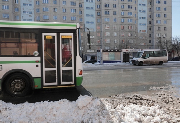 57 маршрутка тюмень. Маршрут автобуса 10 Тюмень. 143 Автобус Тюмень. Тюменский транспорт 2006 года. Зеленая маршрутка Тюмень.