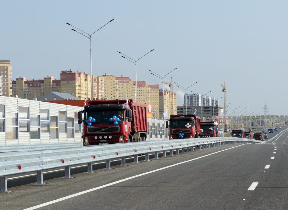 Дорога на тюмень открыта. Мост на Федюнинского Тюмень. Мост Пермякова Тюмень. Пермяковский путепровод Тюмень. Тюменская Кольцевая автодорога.