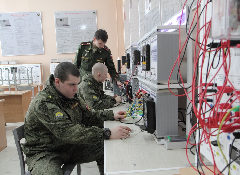 Е военно инженерный. Преподаватели ТВВИКУ Тюмень. Военные энергетики. Военно инженерно технический университет. Военные Академия ТВВИКУ Тюмень.