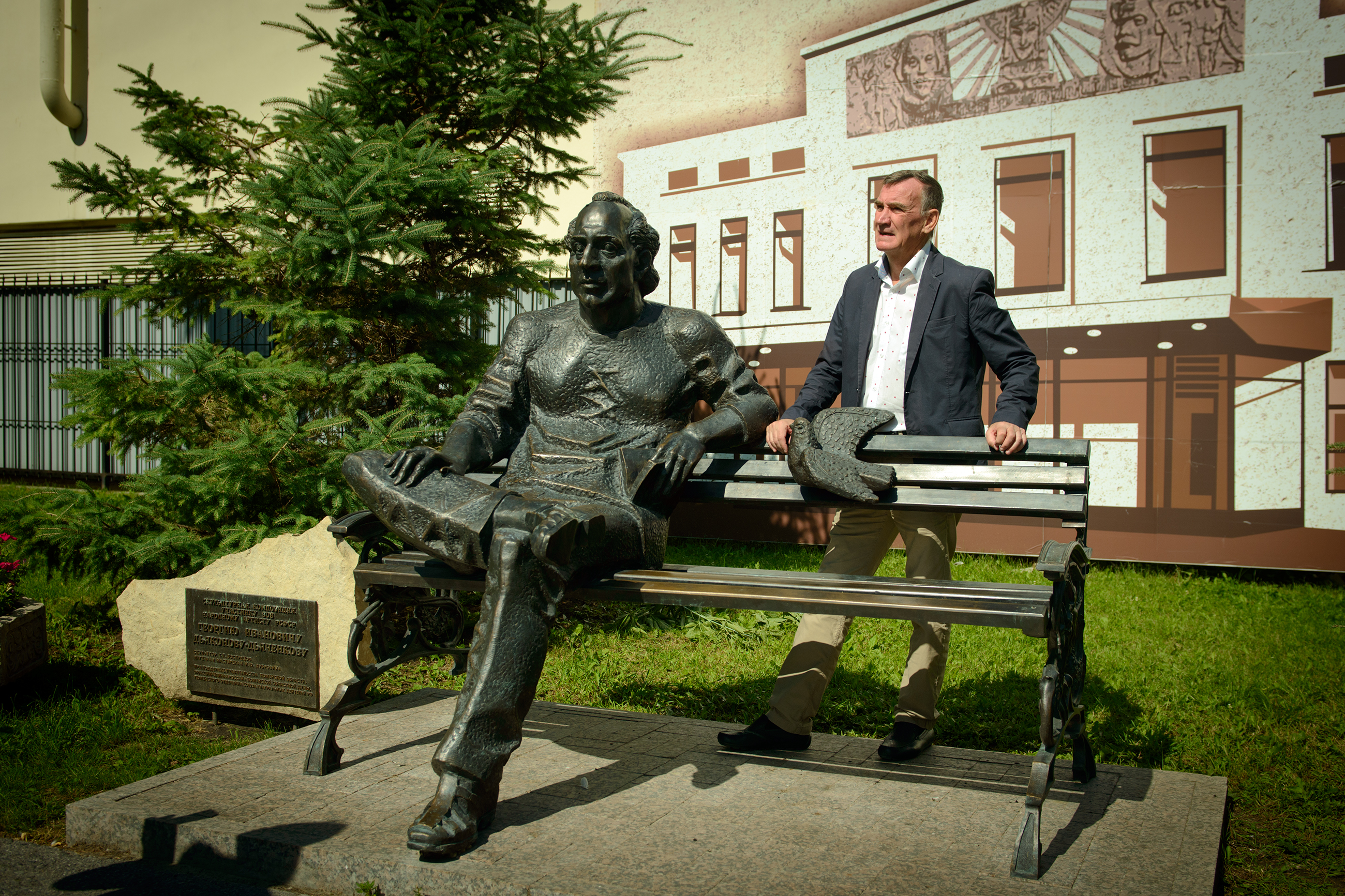 Осинцев тюмень драмтеатр. Актер Орел Тюмень. Осинцев Тюмень драмтеатр фото.