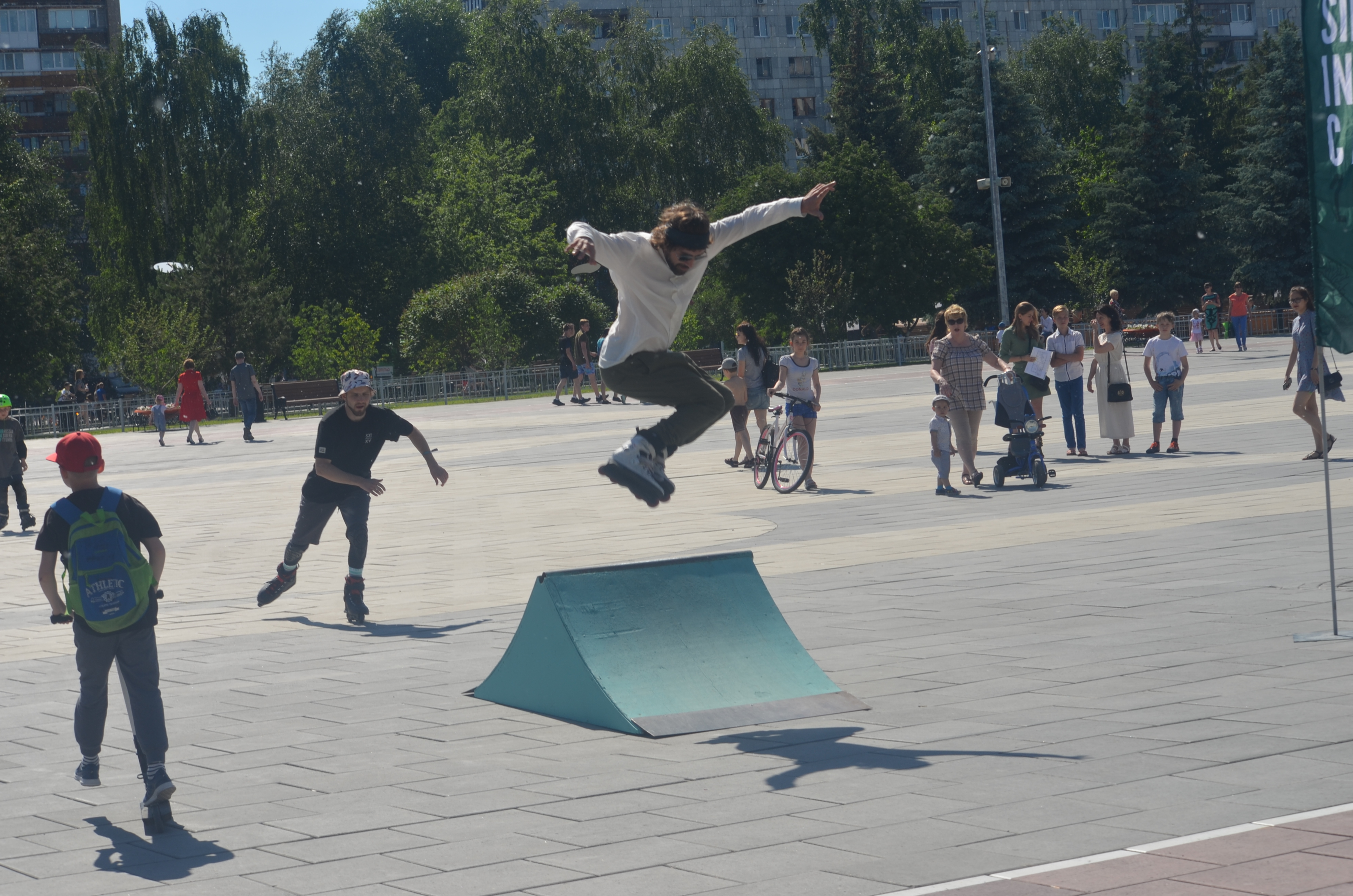 Inline classes. Улица спорта Тюмень. Экстрим скул тренера роликов