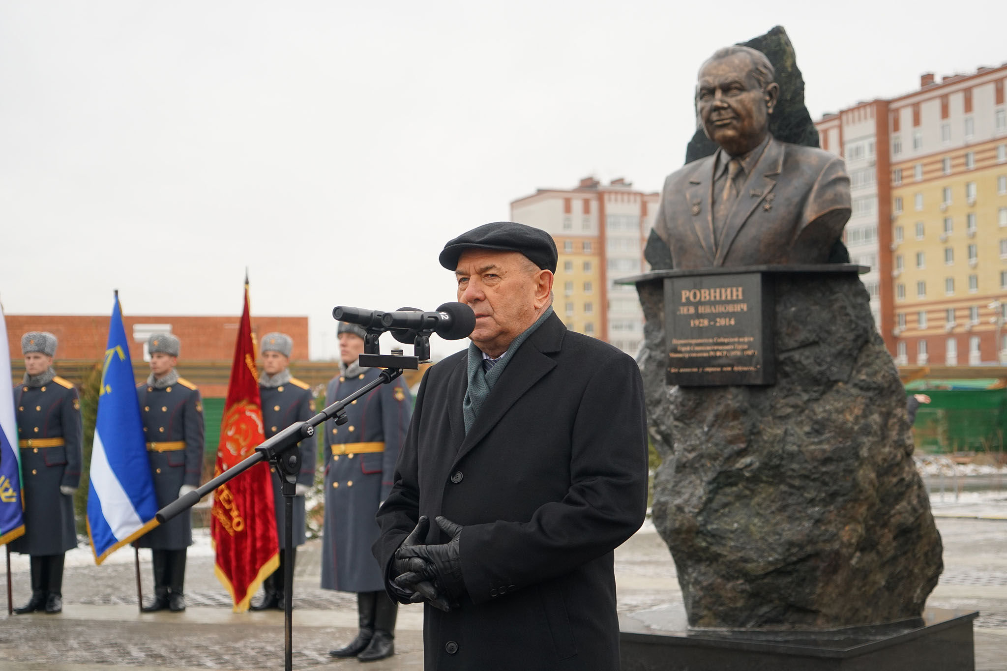 Сквер льва ровнина тюмень фото