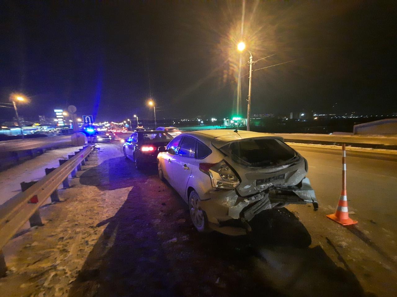 Новости тюмени сегодня последние свежие. Авария на профсоюзной Тюмень. Массовая авария Тюмень.